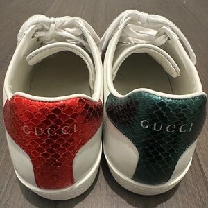 AUTHENTIC Gucci Ace Bee Embroidered Sneakers